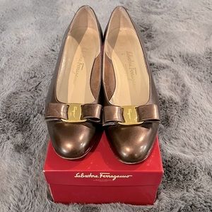 Vintage Ferragamo heels size 8